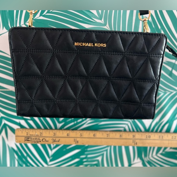 Michael Kors black large cross body clutch quilted with gold hardware leather - Picture 4 of 6